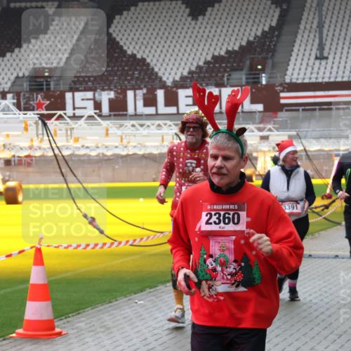 07.12.2025 - St. Pauli X-Mass-Run No. 15 Luisa Fischer http://msf.ph/oto/9383797 07.12.2025 10:55:11 Ziel 15, 2360, 3391, 3437, 656, 692, 1177, 1393, 1489, 2286, 2328, 2358, 2360, 2832, 3391, 3437 meine-sportfotos.de