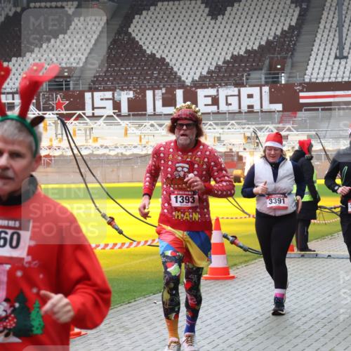 07.12.2025 - St. Pauli X-Mass-Run No. 15 Luisa Fischer http://msf.ph/oto/9383804 07.12.2025 10:55:11 Ziel 2360, 1393, 3391, 3437, 656, 692, 1177, 1393, 1489, 2286, 2328, 2358, 2360, 2832, 3391, 3437 meine-sportfotos.de