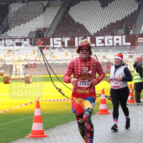 07.12.2025 - St. Pauli X-Mass-Run No. 15 Luisa Fischer http://msf.ph/oto/9383806 07.12.2025 10:55:12 Ziel 1393, 3391, 3437, 656, 692, 1177, 1393, 1489, 2286, 2328, 2358, 2360, 2832, 3391, 3437 meine-sportfotos.de