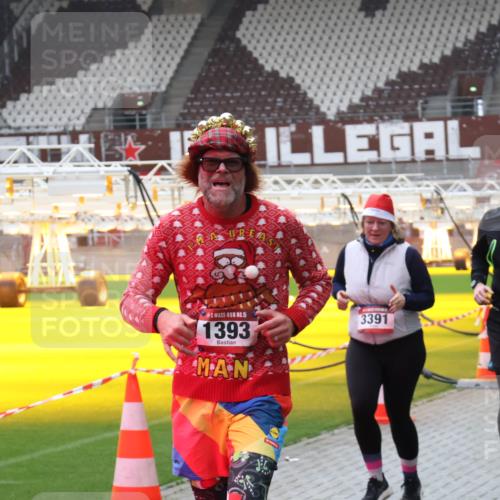 07.12.2025 - St. Pauli X-Mass-Run No. 15 Luisa Fischer http://msf.ph/oto/9383811 07.12.2025 10:55:12 Ziel 15, 1393, 3391, 3437, 656, 692, 1177, 1393, 1489, 2286, 2328, 2358, 2360, 2832, 3391, 3437 meine-sportfotos.de