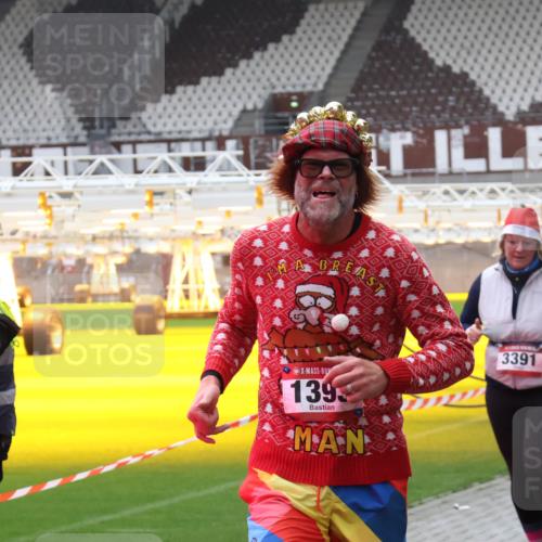 07.12.2025 - St. Pauli X-Mass-Run No. 15 Luisa Fischer http://msf.ph/oto/9383813 07.12.2025 10:55:13 Ziel 139, 3391, 656, 692, 1177, 1393, 1489, 2286, 2328, 2358, 2360, 2832, 3391, 3437 meine-sportfotos.de