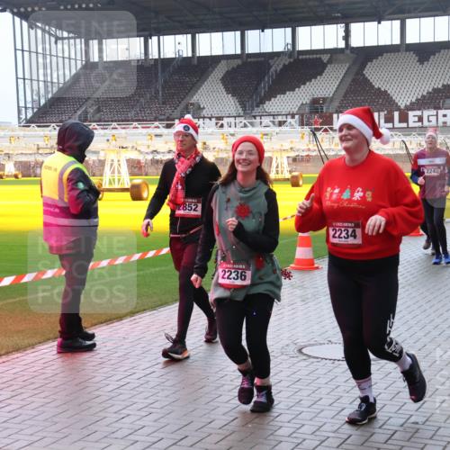 07.12.2025 - St. Pauli X-Mass-Run No. 15 Luisa Fischer http://msf.ph/oto/9383815 07.12.2025 11:27:10 Ziel 2852, 2236, 2234, 2240, 1884, 2237, 205, 209, 610, 624, 1080, 1345, 1498, 1501, 1632, 2024, 2026, 2059, 2063, 2066, 2069, 2072, 2074, 2124, 2175, 2176, 2234, 2236, 2237, 2240, 2257, 2260, 2637, 2748, 2749, 2789, 2790, 2813, 2942, 2972, 2979, 3098, 3099, 3217, 3258, 4884 meine-sportfotos.de