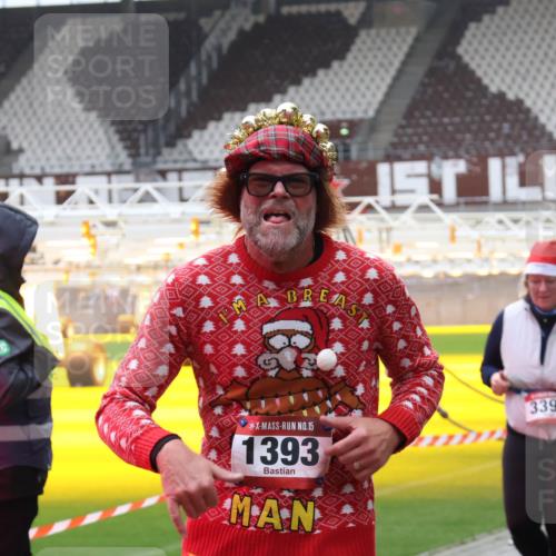 07.12.2025 - St. Pauli X-Mass-Run No. 15 Luisa Fischer http://msf.ph/oto/9383817 07.12.2025 10:55:13 Ziel 15, 1393, 3391, 656, 692, 1177, 1393, 1489, 2286, 2328, 2358, 2360, 2832, 3391, 3437 meine-sportfotos.de
