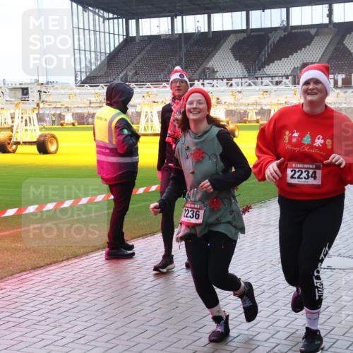 07.12.2025 - St. Pauli X-Mass-Run No. 15 Luisa Fischer http://msf.ph/oto/9383818 07.12.2025 11:27:10 Ziel 2236, 5, 2234, 2240, 205, 209, 610, 624, 1080, 1345, 1498, 1501, 1632, 2024, 2026, 2059, 2063, 2066, 2069, 2072, 2074, 2124, 2175, 2176, 2234, 2236, 2237, 2240, 2257, 2260, 2637, 2748, 2749, 2789, 2790, 2813, 2942, 2972, 2979, 3098, 3099, 3217, 3258, 4884 meine-sportfotos.de