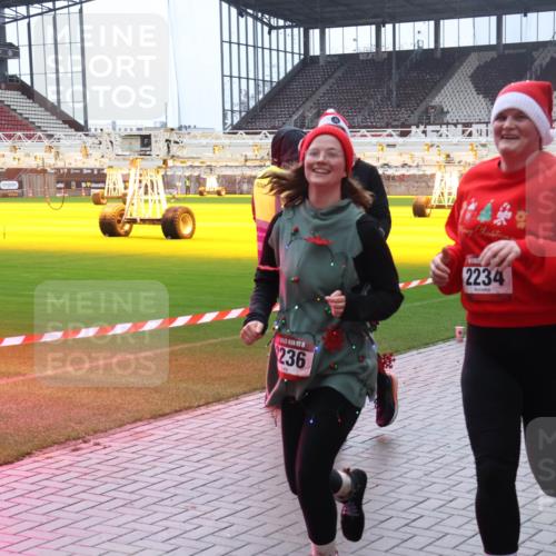 07.12.2025 - St. Pauli X-Mass-Run No. 15 Luisa Fischer http://msf.ph/oto/9383820 07.12.2025 11:27:10 Ziel 236, 2234, 205, 209, 610, 624, 1080, 1345, 1498, 1501, 1632, 2024, 2026, 2059, 2063, 2066, 2069, 2072, 2074, 2124, 2175, 2176, 2234, 2236, 2237, 2240, 2257, 2260, 2637, 2748, 2749, 2789, 2790, 2813, 2942, 2972, 2979, 3098, 3099, 3217, 3258, 4884 meine-sportfotos.de