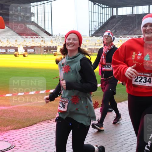 07.12.2025 - St. Pauli X-Mass-Run No. 15 Luisa Fischer http://msf.ph/oto/9383822 07.12.2025 11:27:11 Ziel 236, 2852, 15, 2234, 205, 209, 610, 624, 1080, 1345, 1498, 1501, 1632, 2024, 2026, 2059, 2063, 2066, 2069, 2072, 2074, 2124, 2175, 2176, 2234, 2236, 2237, 2240, 2257, 2260, 2637, 2748, 2749, 2789, 2790, 2813, 2887, 2942, 2972, 2979, 3098, 3099, 3217, 4884 meine-sportfotos.de