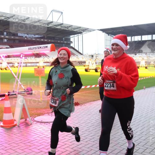 07.12.2025 - St. Pauli X-Mass-Run No. 15 Luisa Fischer http://msf.ph/oto/9383825 07.12.2025 11:27:11 Ziel 236, 2234, 2240, 205, 209, 610, 624, 1080, 1345, 1498, 1501, 1632, 2024, 2026, 2059, 2063, 2066, 2069, 2072, 2074, 2124, 2175, 2176, 2234, 2236, 2237, 2240, 2257, 2260, 2637, 2748, 2749, 2789, 2790, 2813, 2887, 2942, 2972, 2979, 3098, 3099, 3217, 4884 meine-sportfotos.de