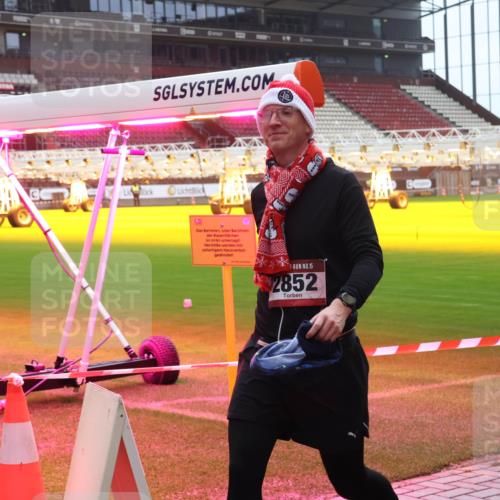 07.12.2025 - St. Pauli X-Mass-Run No. 15 Luisa Fischer http://msf.ph/oto/9383832 07.12.2025 11:27:12 Ziel 15, 2852, 205, 209, 610, 624, 1080, 1498, 1501, 1632, 2024, 2026, 2059, 2066, 2069, 2072, 2074, 2124, 2175, 2176, 2234, 2236, 2237, 2240, 2257, 2260, 2637, 2748, 2749, 2789, 2790, 2813, 2887, 2942, 2972, 2979, 3098, 3099, 3217, 4884 meine-sportfotos.de