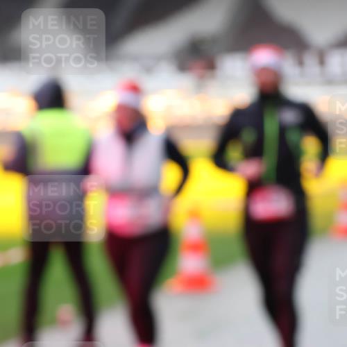 07.12.2025 - St. Pauli X-Mass-Run No. 15 Luisa Fischer http://msf.ph/oto/9383833 07.12.2025 10:55:15 Ziel 656, 692, 1177, 1393, 1489, 2286, 2328, 2358, 2360, 2832, 3391, 3437 meine-sportfotos.de