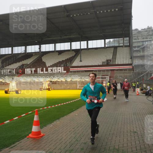 07.12.2025 - St. Pauli X-Mass-Run No. 15 Fabian Wolf http://msf.ph/oto/9383837 07.12.2025 10:11:20 Ziel 1969, 3354, 3815, 4499, 4525, 4659, 4661 meine-sportfotos.de