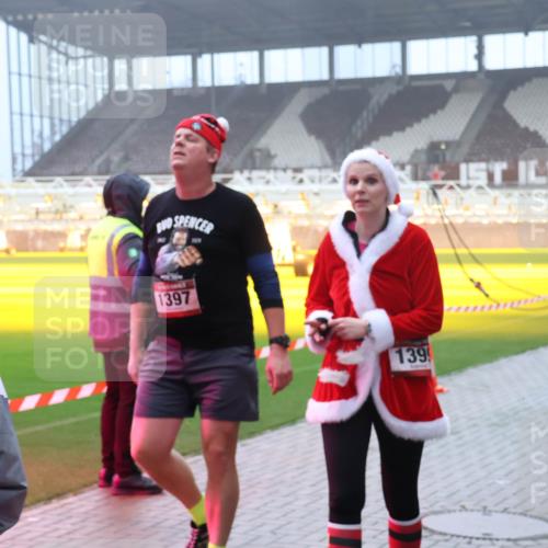 07.12.2025 - St. Pauli X-Mass-Run No. 15 Luisa Fischer http://msf.ph/oto/9383842 07.12.2025 10:13:49 Ziel 1397, 139, 6987, 1220, 80, 88, 970, 1044, 1062, 1126, 1220, 1397, 1699, 1733, 2687, 2711, 2712, 2905, 3588, 3589, 4081, 4082, 4083, 4487, 4664 meine-sportfotos.de