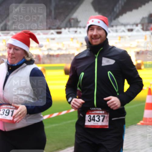 07.12.2025 - St. Pauli X-Mass-Run No. 15 Luisa Fischer http://msf.ph/oto/9383844 07.12.2025 10:55:16 Ziel 3391, 3437, 656, 692, 1177, 1393, 1489, 1689, 2286, 2328, 2358, 2360, 2832, 3391, 3437 meine-sportfotos.de
