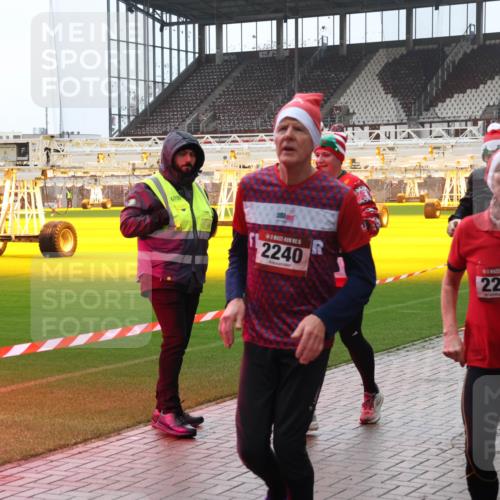 07.12.2025 - St. Pauli X-Mass-Run No. 15 Luisa Fischer http://msf.ph/oto/9383846 07.12.2025 11:27:14 Ziel 6709, 5, 2240, 2237, 205, 209, 610, 624, 1080, 1498, 1632, 2024, 2026, 2072, 2175, 2176, 2234, 2236, 2237, 2240, 2257, 2748, 2749, 2789, 2790, 2813, 2887, 2942, 2972, 2979, 3098, 3099, 3217, 4884 meine-sportfotos.de