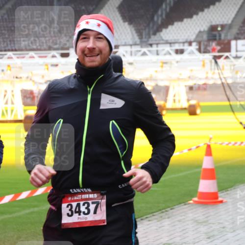 07.12.2025 - St. Pauli X-Mass-Run No. 15 Luisa Fischer http://msf.ph/oto/9383847 07.12.2025 10:55:17 Ziel 5, 91, 15, 3437, 656, 692, 1177, 1393, 1489, 1689, 2286, 2328, 2358, 2360, 2832, 3391, 3437 meine-sportfotos.de
