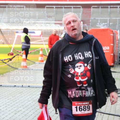 07.12.2025 - St. Pauli X-Mass-Run No. 15 Luisa Fischer http://msf.ph/oto/9383859 07.12.2025 10:56:29 Ziel 5, 1689, 951, 955, 1790, 1793, 2485, 4493 meine-sportfotos.de