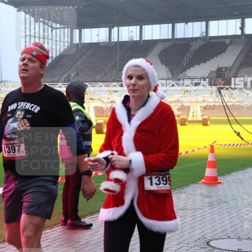 07.12.2025 - St. Pauli X-Mass-Run No. 15 Luisa Fischer http://msf.ph/oto/9383860 07.12.2025 10:13:50 Ziel 1929, 5, 1397, 268, 1399, 1220, 80, 88, 970, 1044, 1062, 1126, 1220, 1397, 1699, 1733, 2711, 2712, 2905, 3588, 3589, 4081, 4082, 4083, 4487, 4664 meine-sportfotos.de