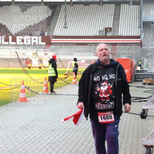 07.12.2025 - St. Pauli X-Mass-Run No. 15 Luisa Fischer http://msf.ph/oto/9383865 07.12.2025 10:56:30 Ziel 15, 1689, 951, 955, 1790, 1793, 2485, 4493 meine-sportfotos.de