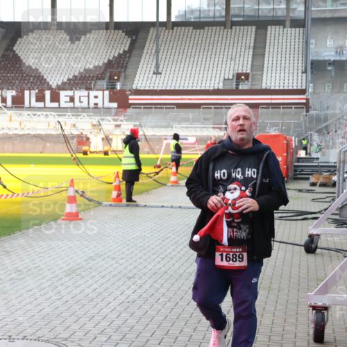 07.12.2025 - St. Pauli X-Mass-Run No. 15 Luisa Fischer http://msf.ph/oto/9383867 07.12.2025 10:56:31 Ziel 5, 1689, 951, 955, 1790, 1793, 2170, 2485, 4063, 4493 meine-sportfotos.de