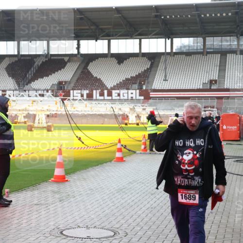 07.12.2025 - St. Pauli X-Mass-Run No. 15 Luisa Fischer http://msf.ph/oto/9383870 07.12.2025 10:56:32 Ziel 15, 1689, 951, 955, 1790, 1793, 2170, 2485, 4063, 4493 meine-sportfotos.de