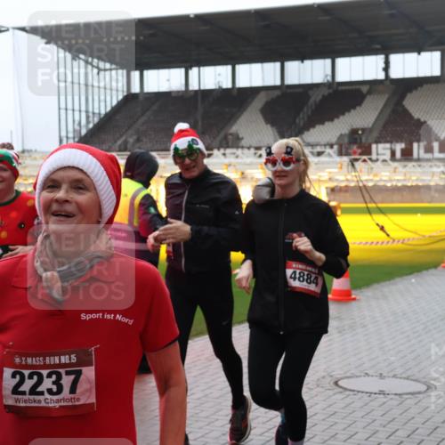 07.12.2025 - St. Pauli X-Mass-Run No. 15 Luisa Fischer http://msf.ph/oto/9383876 07.12.2025 11:27:15 Ziel 15, 2237, 4884, 205, 209, 1080, 1632, 2024, 2026, 2072, 2175, 2176, 2234, 2236, 2237, 2240, 2257, 2748, 2749, 2789, 2790, 2813, 2887, 2942, 2972, 2979, 3098, 3099, 4884 meine-sportfotos.de