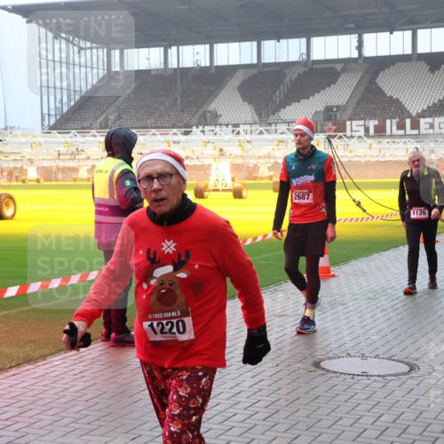 07.12.2025 - St. Pauli X-Mass-Run No. 15 Luisa Fischer http://msf.ph/oto/9383880 07.12.2025 10:13:52 Ziel 15, 1220, 2687, 1126, 88, 970, 1044, 1062, 1126, 1220, 1397, 1699, 1733, 2711, 2712, 2905, 3588, 3589, 4081, 4082, 4083, 4664 meine-sportfotos.de