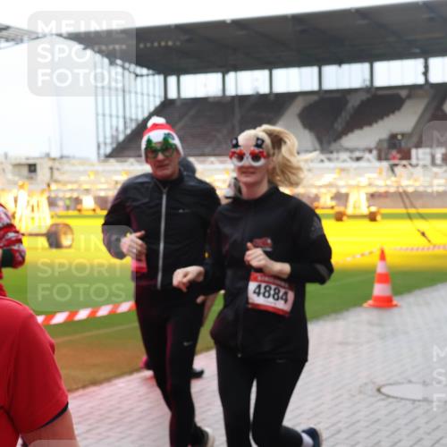 07.12.2025 - St. Pauli X-Mass-Run No. 15 Luisa Fischer http://msf.ph/oto/9383882 07.12.2025 11:27:15 Ziel 4884, 205, 209, 1080, 1632, 2024, 2026, 2072, 2175, 2176, 2234, 2236, 2237, 2240, 2257, 2748, 2749, 2789, 2790, 2813, 2887, 2942, 2972, 2979, 3098, 3099, 4884 meine-sportfotos.de