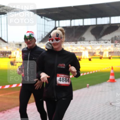 07.12.2025 - St. Pauli X-Mass-Run No. 15 Luisa Fischer http://msf.ph/oto/9383885 07.12.2025 11:27:16 Ziel 4884, 2024, 205, 209, 1080, 1632, 2024, 2026, 2072, 2175, 2176, 2234, 2236, 2237, 2240, 2748, 2749, 2789, 2790, 2813, 2887, 2942, 2972, 2979, 3098, 3099, 4884 meine-sportfotos.de