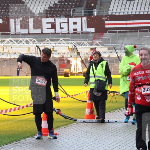 07.12.2025 - St. Pauli X-Mass-Run No. 15 Luisa Fischer http://msf.ph/oto/9383891 07.12.2025 11:27:18 Ziel 3607, 20, 979, 2026, 205, 209, 1080, 2024, 2026, 2072, 2175, 2176, 2234, 2236, 2237, 2240, 2748, 2749, 2789, 2790, 2813, 2887, 2942, 2972, 2979, 3098, 3099, 4884 meine-sportfotos.de