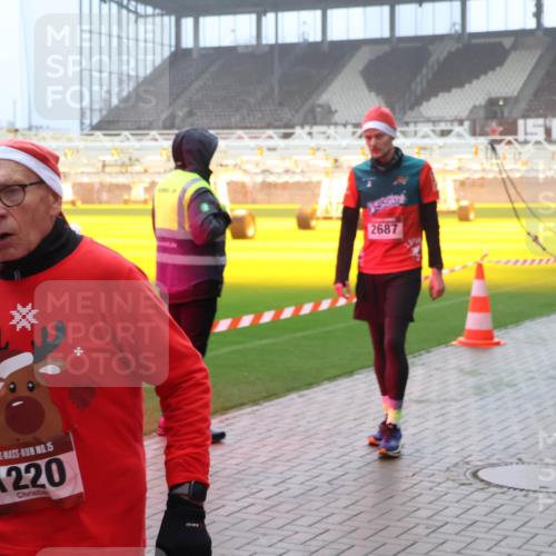 07.12.2025 - St. Pauli X-Mass-Run No. 15 Luisa Fischer http://msf.ph/oto/9383895 07.12.2025 10:13:53 Ziel 15, 1220, 2687, 1126, 88, 970, 1044, 1062, 1126, 1220, 1397, 1699, 1733, 2711, 2712, 2905, 3588, 3589, 4081, 4082, 4083, 4664 meine-sportfotos.de
