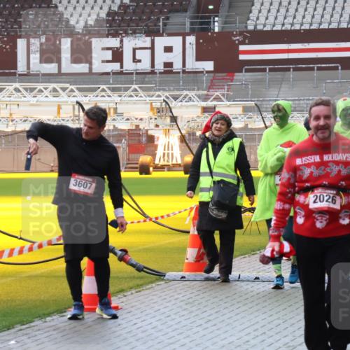 07.12.2025 - St. Pauli X-Mass-Run No. 15 Luisa Fischer http://msf.ph/oto/9383896 07.12.2025 11:27:18 Ziel 3607, 249, 2026, 97, 205, 209, 1080, 2024, 2026, 2072, 2175, 2176, 2234, 2236, 2237, 2240, 2748, 2749, 2789, 2790, 2813, 2887, 2942, 2972, 2979, 3098, 3099, 4884 meine-sportfotos.de