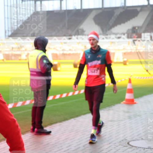 07.12.2025 - St. Pauli X-Mass-Run No. 15 Luisa Fischer http://msf.ph/oto/9383900 07.12.2025 10:13:53 Ziel 2687, 88, 970, 1044, 1062, 1126, 1220, 1397, 1699, 1733, 2711, 2712, 2905, 3588, 3589, 4081, 4082, 4083, 4664 meine-sportfotos.de
