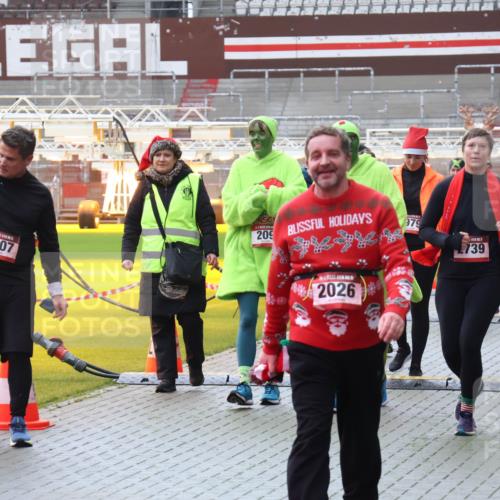 07.12.2025 - St. Pauli X-Mass-Run No. 15 Luisa Fischer http://msf.ph/oto/9383904 07.12.2025 11:27:19 Ziel 3607, 209, 979, 739, 2, 2790, 2026, 205, 209, 1080, 2024, 2026, 2072, 2175, 2176, 2234, 2236, 2237, 2240, 2748, 2749, 2789, 2790, 2813, 2887, 2942, 2972, 2979, 3098, 3099, 4884 meine-sportfotos.de