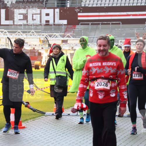 07.12.2025 - St. Pauli X-Mass-Run No. 15 Luisa Fischer http://msf.ph/oto/9383905 07.12.2025 11:27:19 Ziel 3607, 2026, 2739, 2972, 205, 209, 1080, 2024, 2026, 2072, 2175, 2176, 2234, 2236, 2237, 2240, 2748, 2749, 2789, 2790, 2813, 2887, 2942, 2972, 2979, 3098, 3099, 4884 meine-sportfotos.de