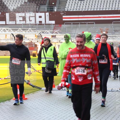 07.12.2025 - St. Pauli X-Mass-Run No. 15 Luisa Fischer http://msf.ph/oto/9383909 07.12.2025 11:27:19 Ziel 3607, 2739, 2972, 2026, 205, 209, 1080, 2024, 2026, 2072, 2175, 2176, 2234, 2236, 2237, 2240, 2748, 2749, 2789, 2790, 2813, 2887, 2942, 2972, 2979, 3098, 3099, 4884 meine-sportfotos.de