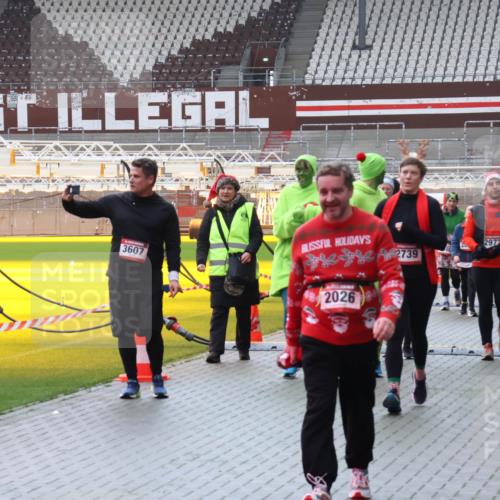 07.12.2025 - St. Pauli X-Mass-Run No. 15 Luisa Fischer http://msf.ph/oto/9383910 07.12.2025 11:27:20 Ziel 3607, 2739, 2026, 2972, 2746, 205, 209, 1080, 2024, 2026, 2072, 2175, 2176, 2234, 2236, 2237, 2240, 2748, 2749, 2789, 2790, 2813, 2887, 2942, 2972, 2979, 3098, 3099, 4884 meine-sportfotos.de