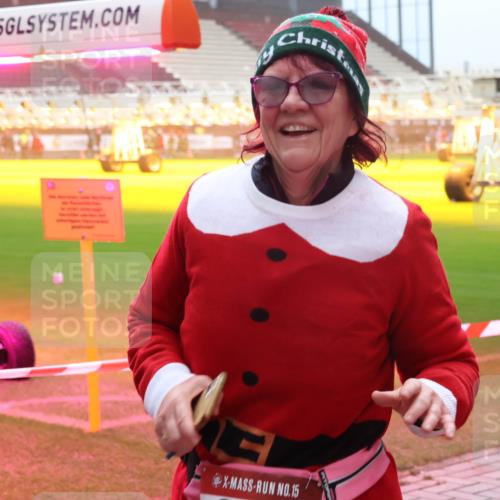 07.12.2025 - St. Pauli X-Mass-Run No. 15 Luisa Fischer http://msf.ph/oto/9383937 07.12.2025 10:14:11 Ziel 15, 88, 970, 1062, 1220, 1699, 2905, 2951, 4371 meine-sportfotos.de