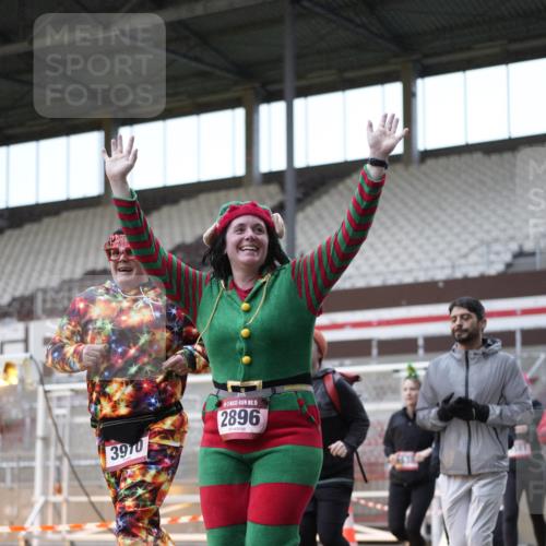 07.12.2025 - St. Pauli X-Mass-Run No. 15 Patografie http://msf.ph/oto/9383943 07.12.2025 10:25:46 Ziel 50, 129, 211, 369, 374, 387, 398, 404, 1069, 1227, 1538, 1561, 1581, 1586, 2041, 2104, 2106, 2149, 2191, 2215, 2896, 3742, 3779, 3805, 3910, 3918, 4300, 4301, 4501, 4775, 4782 meine-sportfotos.de