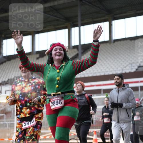 07.12.2025 - St. Pauli X-Mass-Run No. 15 Patografie http://msf.ph/oto/9383948 07.12.2025 10:25:46 Ziel 50, 129, 211, 369, 374, 387, 398, 404, 1069, 1227, 1538, 1561, 1581, 1586, 2041, 2104, 2106, 2149, 2191, 2215, 2896, 3742, 3779, 3805, 3910, 3918, 4300, 4301, 4501, 4775, 4782 meine-sportfotos.de