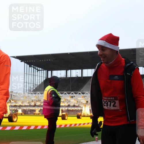 07.12.2025 - St. Pauli X-Mass-Run No. 15 Luisa Fischer http://msf.ph/oto/9383973 07.12.2025 11:27:34 Ziel 25, 15, 2972, 2176, 1080, 35, 36, 205, 209, 1080, 1772, 2072, 2175, 2176, 2234, 2236, 2237, 2240, 2789, 2790, 2887, 2942, 2972, 2979, 2995, 2999, 3004, 3098, 3099, 3956, 4647, 4656, 4884 meine-sportfotos.de