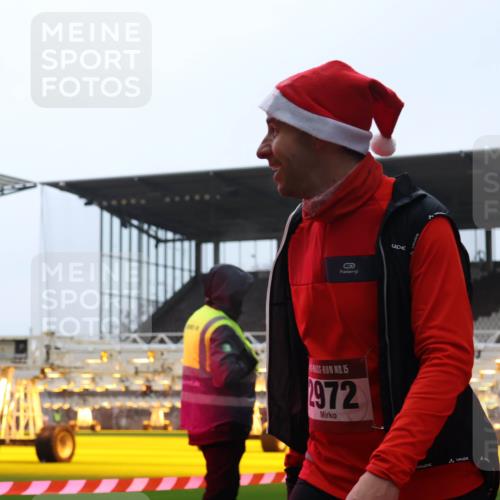 07.12.2025 - St. Pauli X-Mass-Run No. 15 Luisa Fischer http://msf.ph/oto/9383974 07.12.2025 11:27:34 Ziel 15, 2972, 2175, 272, 35, 36, 205, 209, 1080, 1772, 2072, 2175, 2176, 2234, 2236, 2237, 2240, 2789, 2790, 2887, 2942, 2972, 2979, 2995, 2999, 3004, 3098, 3099, 3956, 4647, 4656, 4884 meine-sportfotos.de