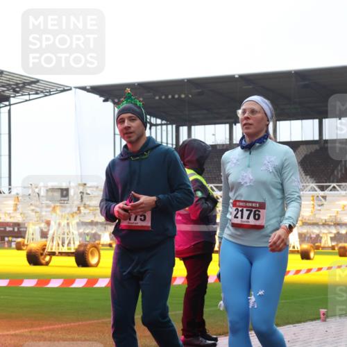 07.12.2025 - St. Pauli X-Mass-Run No. 15 Luisa Fischer http://msf.ph/oto/9383977 07.12.2025 11:27:38 Ziel 175, 15, 2176, 1080, 35, 36, 534, 1080, 1772, 2072, 2175, 2176, 2571, 2572, 2789, 2790, 2887, 2972, 2979, 2995, 2999, 3004, 3098, 3099, 3315, 3956, 4647, 4656 meine-sportfotos.de