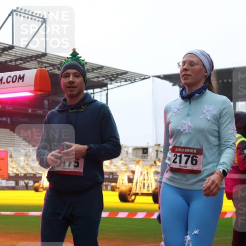 07.12.2025 - St. Pauli X-Mass-Run No. 15 Luisa Fischer http://msf.ph/oto/9383983 07.12.2025 11:27:39 Ziel 175, 15, 2176, 35, 36, 534, 1080, 1772, 2072, 2175, 2176, 2571, 2572, 2789, 2790, 2887, 2972, 2979, 2995, 2999, 3004, 3098, 3099, 3315, 3956, 4647, 4656 meine-sportfotos.de