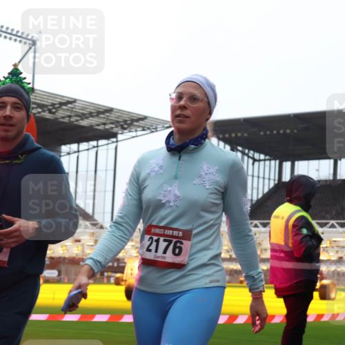 07.12.2025 - St. Pauli X-Mass-Run No. 15 Luisa Fischer http://msf.ph/oto/9383991 07.12.2025 11:27:40 Ziel 15, 2176, 10, 35, 36, 534, 1080, 1772, 2072, 2175, 2176, 2571, 2572, 2789, 2790, 2887, 2972, 2979, 2995, 2999, 3004, 3098, 3099, 3315, 3956, 4647, 4656 meine-sportfotos.de