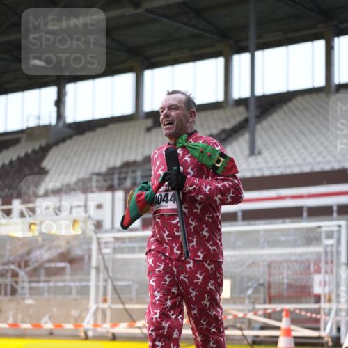07.12.2025 - St. Pauli X-Mass-Run No. 15 Patografie http://msf.ph/oto/9384013 07.12.2025 10:26:04 Ziel 422, 1561, 3805, 4044, 4492, 4775, 4782 meine-sportfotos.de