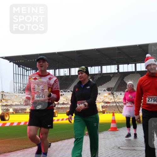 07.12.2025 - St. Pauli X-Mass-Run No. 15 Luisa Fischer http://msf.ph/oto/9384016 07.12.2025 11:27:46 Ziel 4647, 275, 2790, 35, 36, 407, 534, 776, 790, 1080, 1772, 2072, 2571, 2572, 2623, 2789, 2790, 2887, 2995, 2999, 3004, 3098, 3099, 3315, 3956, 4647, 4656 meine-sportfotos.de