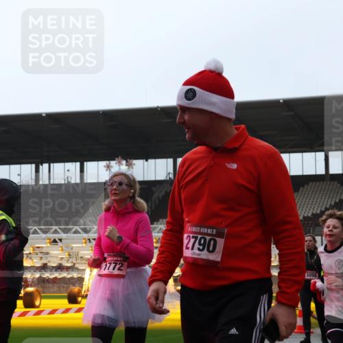07.12.2025 - St. Pauli X-Mass-Run No. 15 Luisa Fischer http://msf.ph/oto/9384023 07.12.2025 11:27:47 Ziel 5, 1772, 15, 2790, 3098, 35, 36, 407, 534, 776, 790, 1080, 1772, 2072, 2567, 2571, 2572, 2623, 2789, 2790, 2887, 2995, 2999, 3004, 3098, 3099, 3315, 3956, 4647, 4656 meine-sportfotos.de