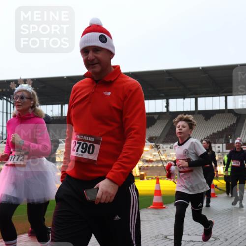 07.12.2025 - St. Pauli X-Mass-Run No. 15 Luisa Fischer http://msf.ph/oto/9384028 07.12.2025 11:27:48 Ziel 1772, 15, 2790, 30, 99, 35, 36, 407, 534, 776, 790, 1080, 1772, 2072, 2567, 2571, 2572, 2623, 2789, 2790, 2887, 2995, 2999, 3004, 3098, 3099, 3315, 3956, 4647, 4656 meine-sportfotos.de