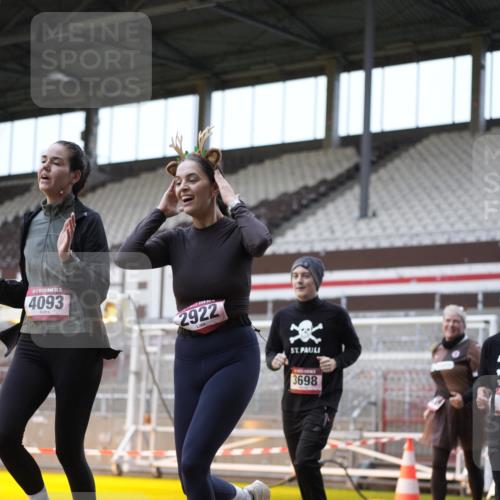 07.12.2025 - St. Pauli X-Mass-Run No. 15 Patografie http://msf.ph/oto/9384032 07.12.2025 10:26:13 Ziel 23, 28, 368, 1638, 1639, 2922, 3698, 3699, 4044, 4093, 4460, 4461, 4469, 4481, 4529, 4532, 4699, 4703, 4709, 5010 meine-sportfotos.de