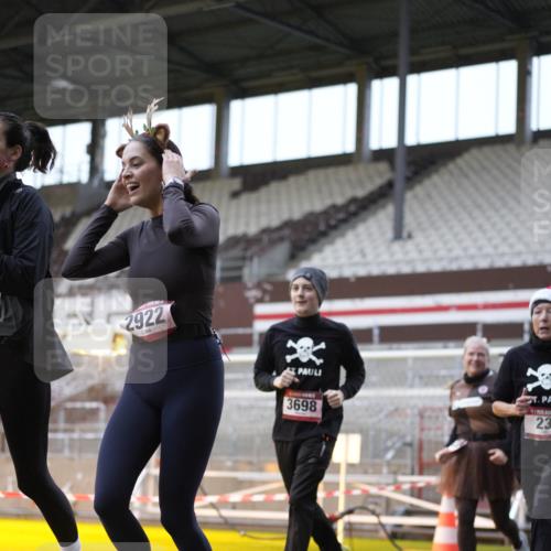 07.12.2025 - St. Pauli X-Mass-Run No. 15 Patografie http://msf.ph/oto/9384036 07.12.2025 10:26:13 Ziel 23, 28, 368, 1638, 1639, 2922, 3698, 3699, 4044, 4093, 4460, 4461, 4469, 4481, 4529, 4532, 4699, 4703, 4709, 5010 meine-sportfotos.de