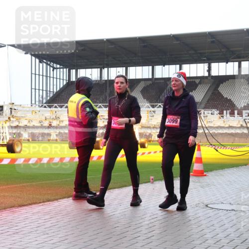 07.12.2025 - St. Pauli X-Mass-Run No. 15 Luisa Fischer http://msf.ph/oto/9384037 07.12.2025 11:27:53 Ziel 3099, 3956, 35, 36, 407, 534, 776, 790, 1772, 2567, 2571, 2572, 2623, 2887, 2995, 2999, 3004, 3098, 3099, 3315, 3956, 4647, 4656 meine-sportfotos.de